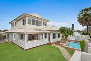 Fuller Holidays Hacienda - Luxury 5 bed with pool - Image 5