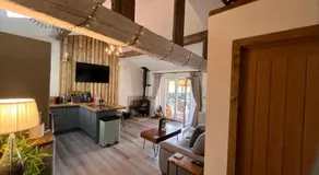 Tanyard Barn - Luxury Hot Tub & Secure Dog Field Included - Image 2