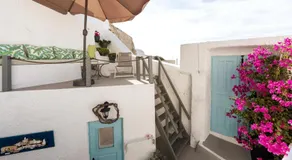 Santorinian Lava House - Image 4
