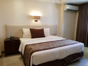 Imperial Palace Suites Quezon City - Image 3