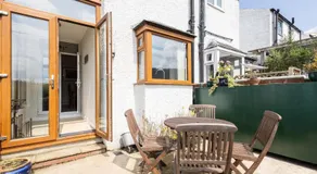 Host & Stay - The Willows - Image 4