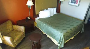 Cross Road Motel - Image 4