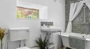 Hole House Farm - Image 2