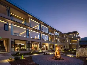 Xue Luo Light Luxury‌ SnowMountainSceneryVilla - Image 2