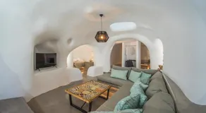 AQUA SERENITY LUXURY SUITES SANTORINI - Image 2