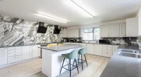 Holiday and Contractor Stay - Sleeps 2 - Image 4