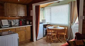 Log cabin - free parking garden & pet friendly - Image 4