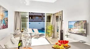 Bungalow with private pool - Image 2