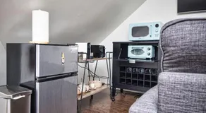 Comfy 3rd Floor Studio Near NYC - Image 5