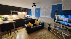 Hayling Hideaway, private cosy annex near to beach - Image 2