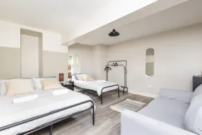 Free Parking & WiFi, Large Bedrooms, Self Check-in - Image 2