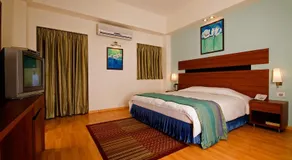 Chateau Windsor Hotel - Marine Drive - Image 5