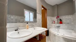Valencia Centro. Wifi/AACC Jacuzzi - Image 2