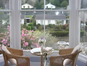 Cliftons Guest House - Image 5