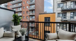 Impeccable Parc Avenue Pad With Parking - Image 5
