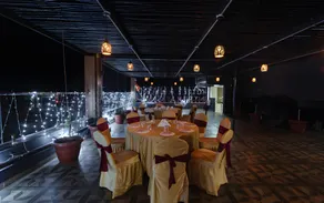 Hotel Lahari International - Image 5