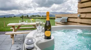 Waenfechan Glamping with Hot Tubs - Image 4
