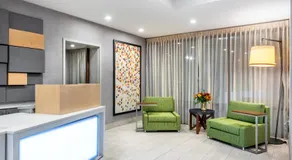 Holiday Inn Express & Suites Santa Ana - Orange County by IHG - Image 3