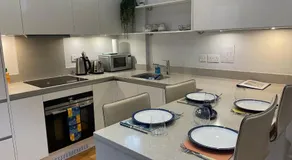 Charming & Cosy Town Centre Home with Parking - Image 5
