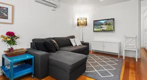 Convenient Apartment in heart of Carlton - Image 2