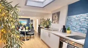 A Hidden Gem With Private Hot Tub and Garden - Netflix - Fast Wifi - Free Parking - Image 5