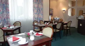 Astoria Hotel - Image 4