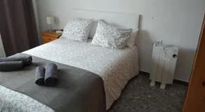 BNB LOLA - Habitacion con Baño privado en el pasillo y aire acondicionado - Image 4