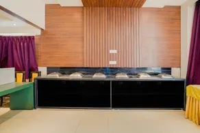 Townhouse OAK Hotel Devanshi Inn - Image 4