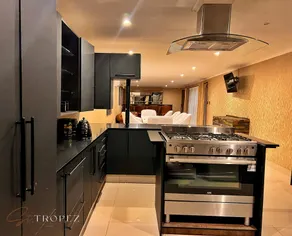 St Tropez Guest House - Image 3