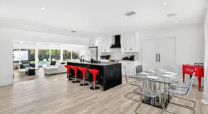 Spacious Miami 4br Retreat With Pool & Bbq - Image 3