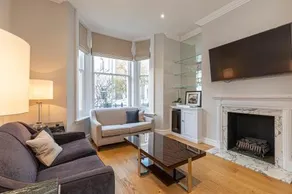 Elegant 1-bed flat at the heart of Kensington - Image 1