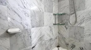 3BR Penthouse in CBD wParking - Image 4