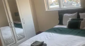 City Centre Rooms with Private Parking - Image 2