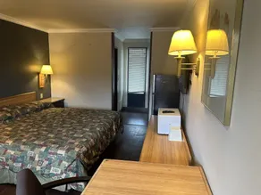 Rodeway Inn - Image 2