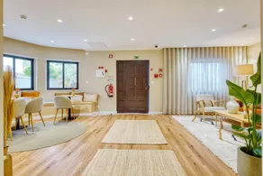 Orange Inn - Image 3
