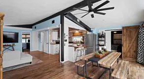 Relaxing modest bungalow- Mins to Beach - Pool - Yard - Image 2