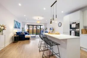 Luxurious five bedroom house - Image 4