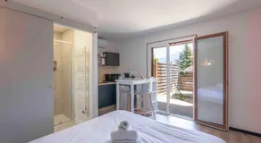 Cabana & Studio Alpin Annecy - Terrasse Parking - Image 2