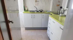 Tranquila, Céntrica y Luminosa Habitación de Matrimonio en Vivienda Compartida - Image 5