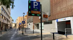 Apartamento con Parking Gratis en el Centro, 2 dormitorios - Image 2
