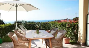 Panorama lake view, pool & garden, 2 bathrooms, kingsize & single-beds, fast Internet - Image 2