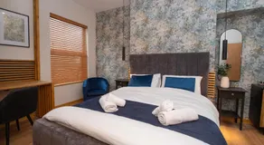 Near Hull Royal Infirmary Amber Serviced Rooms Self Check-In and Shared Kitchen - Image 2