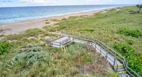 Chic Ocean Getaway - Walk to Beach, Pool & Hot Tub - Image 4