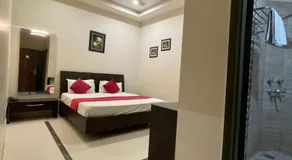 Hotel Oval Hut - Image 3