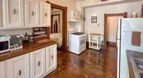 Downtown Historic Victorian Charmer Sleeps 7 - Image 3
