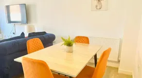 Honeybee Haven Retreat - 3 Bed House - Image 3