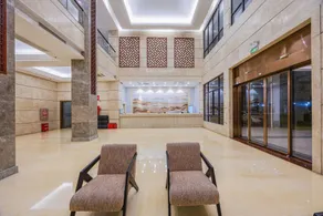 Fengshun Yuejiang Hot Spring Hotel - Image 3
