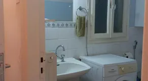 Room for 2 in a dormitory 5' from metro - Image 4