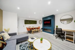 Cosy House - Free Parking,  Pool Table, Smart TV - Image 2