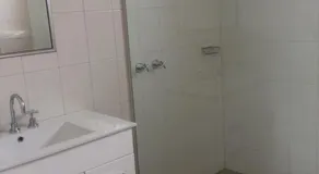 Ambassador Motor Inn - Image 2